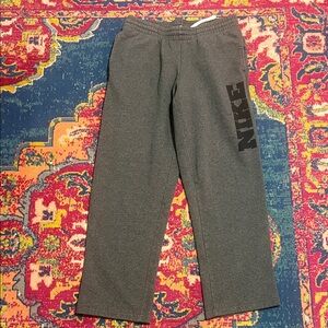 Nike Men’s medium straight leg grey sweatpants with logo